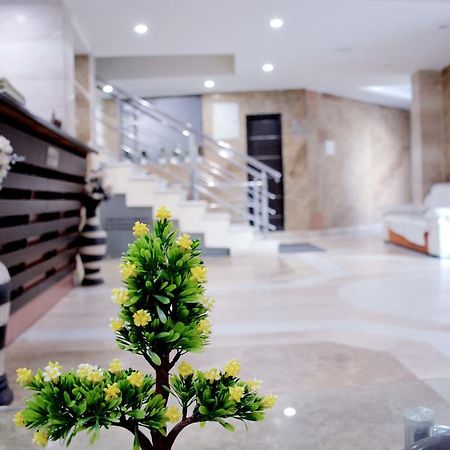 Geetika Galaxy Hotel Kanpur Exteriör bild