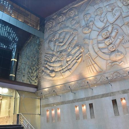 Geetika Galaxy Hotel Kanpur Exteriör bild