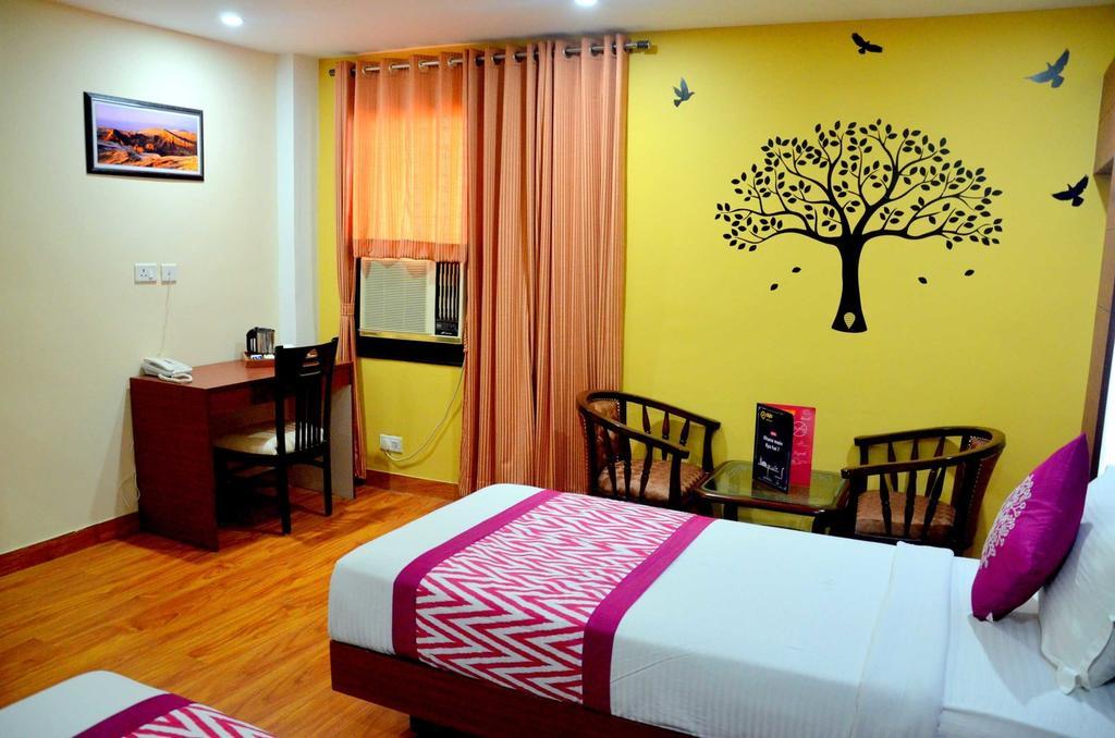 Geetika Galaxy Hotel Kanpur Exteriör bild