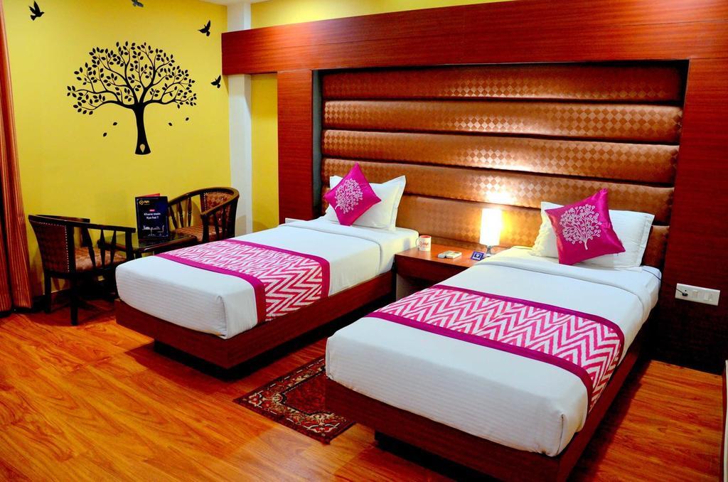 Geetika Galaxy Hotel Kanpur Exteriör bild