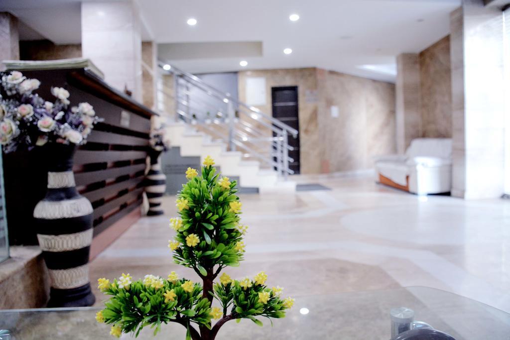 Geetika Galaxy Hotel Kanpur Exteriör bild