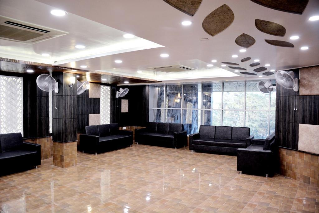 Geetika Galaxy Hotel Kanpur Exteriör bild