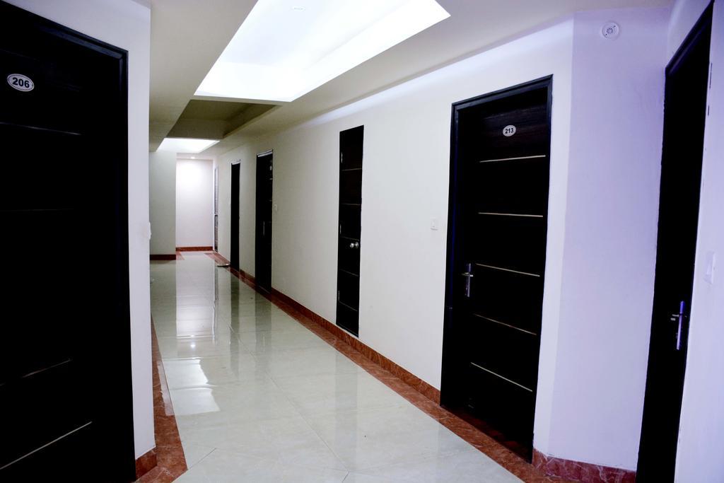 Geetika Galaxy Hotel Kanpur Exteriör bild