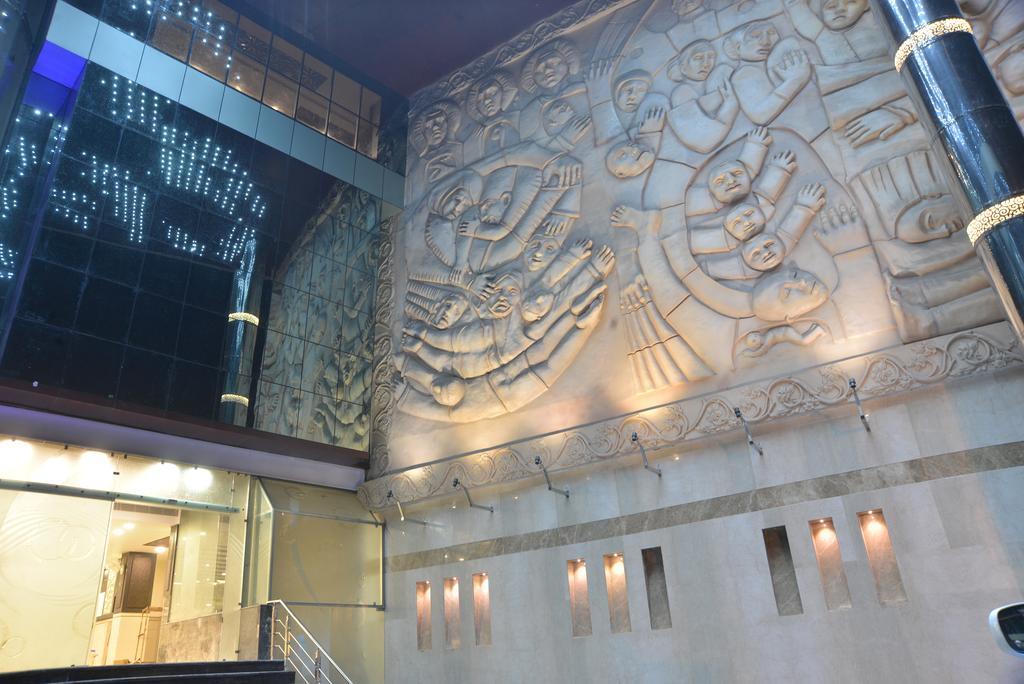 Geetika Galaxy Hotel Kanpur Exteriör bild
